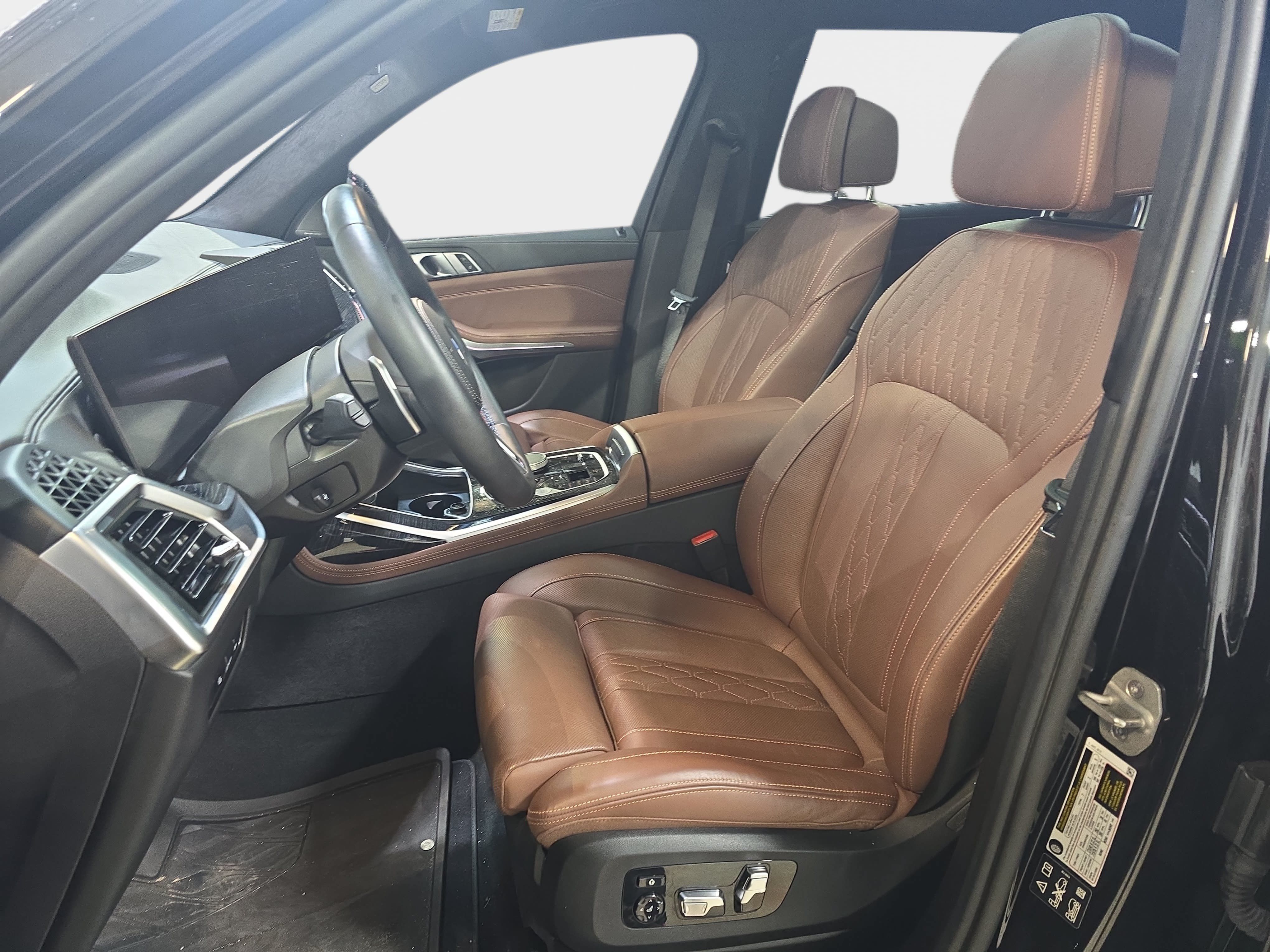 Used 2024 BMW X7 M60i w/ Climate Comfort Package AWD/4WD image 12