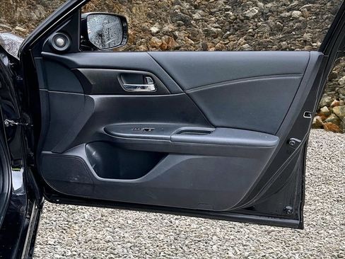 Used 2015 Honda Accord EX-L image 18