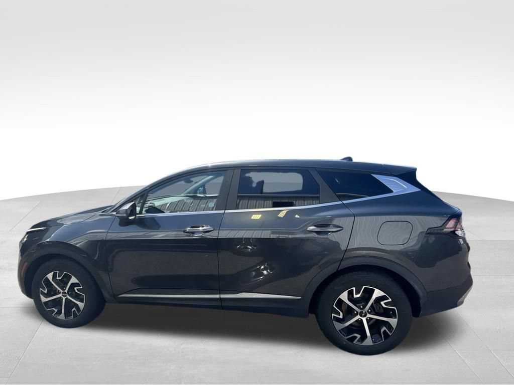 Used 2023 Kia Sportage EX FWD image 3