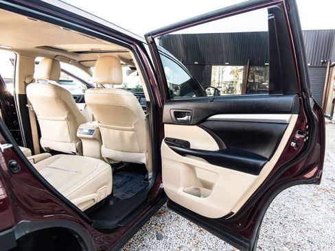Used 2019 Toyota Highlander XLE image 31