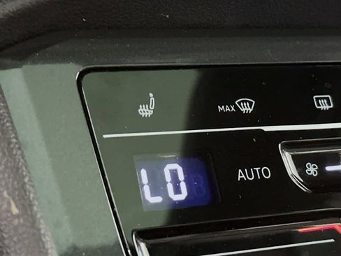 Used 2023 Volkswagen Tiguan SE R-Line image 32