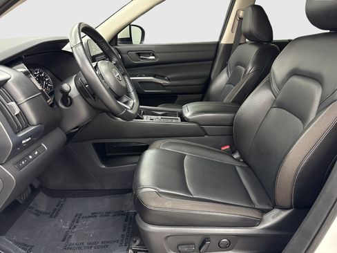 Used 2022 Nissan Pathfinder SL FWD image 17