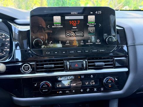 Used 2024 Nissan Pathfinder SL w/ SL Premium Package FWD image 15