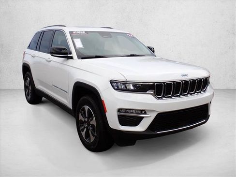 Used 2023 Jeep Grand Cherokee 4WD 4xe image 6