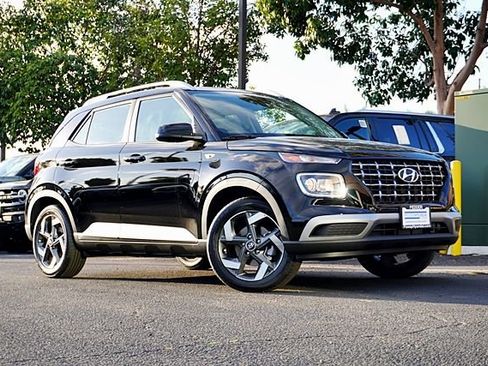 New 2026 Hyundai Venue SEL FWD image 2