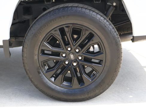 Used 2025 Ford F150 Lariat w/ Equipment Group 501A Mid image 9