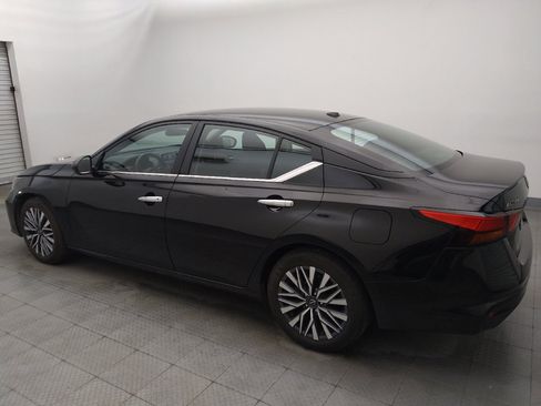 Used 2025 Nissan Altima 2.5 SV FWD image 3