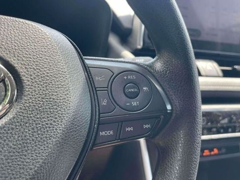 Used 2025 Toyota RAV4 XLE AWD/4WD image 25