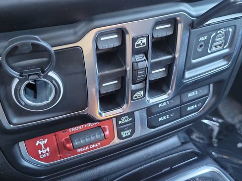 Used 2022 Jeep Wrangler Unlimited Rubicon w/ Dual Top Group AWD/4WD image 12