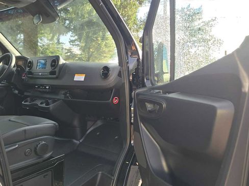 Used 2024 Mercedes-Benz Sprinter 2500 image 10