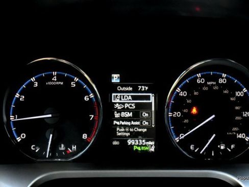Used 2016 Toyota RAV4 Limited image 18