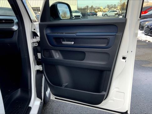 New 2025 Volkswagen ID. Buzz Pro S image 25