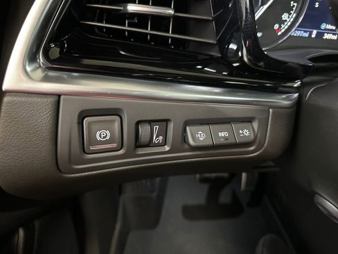 Certified 2025 Cadillac XT6 Sport w/ Technology Package image 18