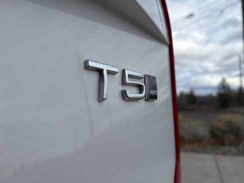 Used 2020 Volvo XC90 T5 Momentum w/ Protection Package Premier image 14