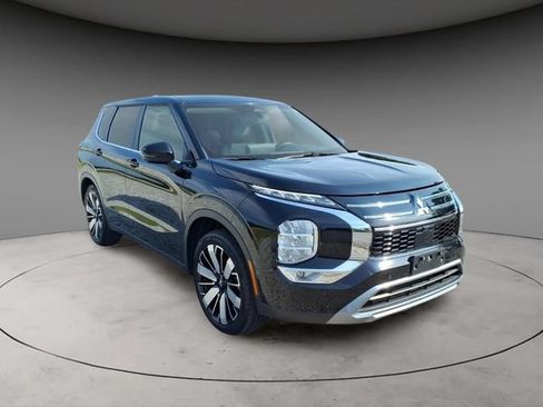 Used 2025 Mitsubishi Outlander SE AWD/4WD image 4