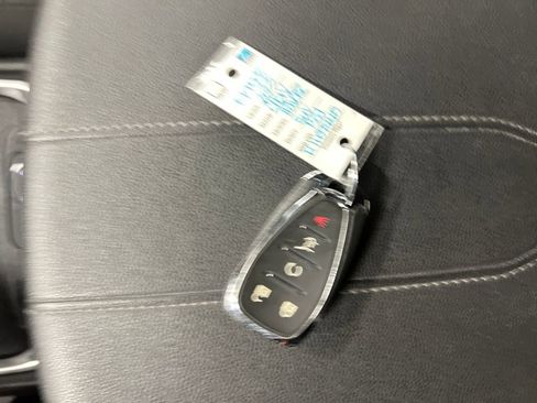 Used 2023 Chevrolet Traverse LT image 30