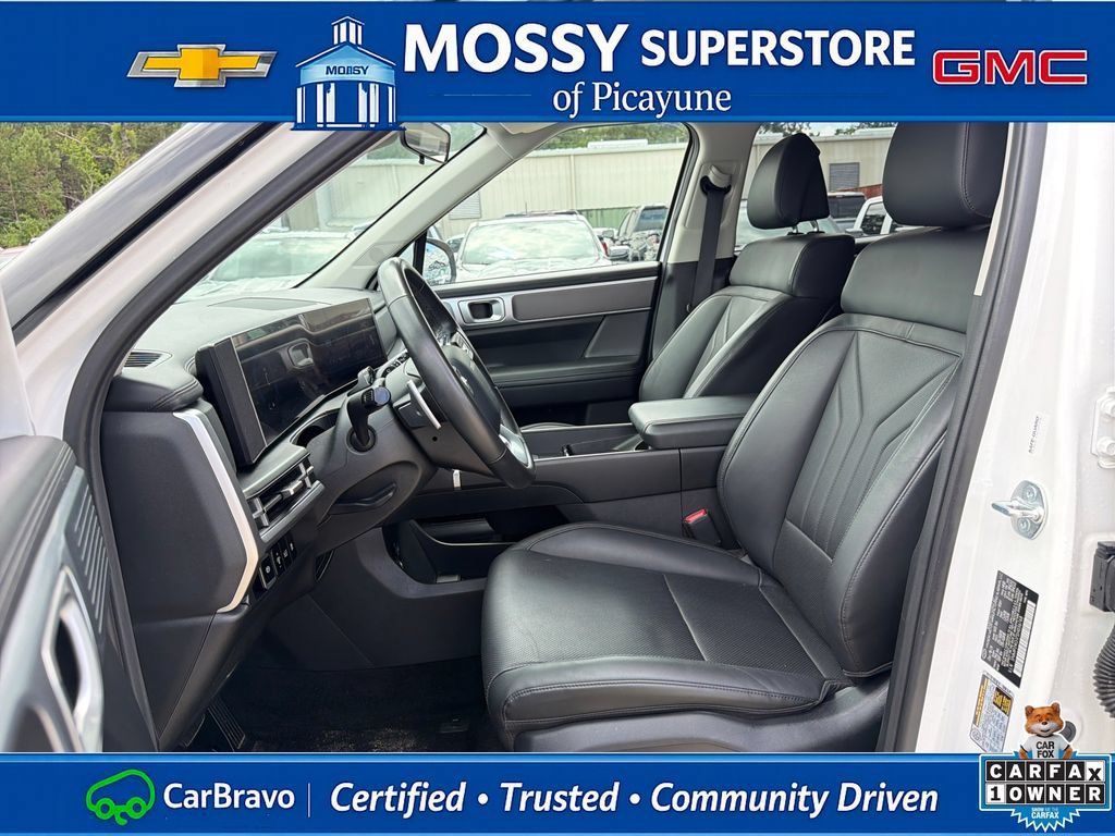 Used 2025 Hyundai Santa Fe SEL FWD image 12