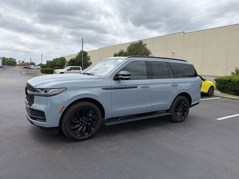 Used 2025 Lincoln Navigator Reserve w/ Jet Appearance Package image 15