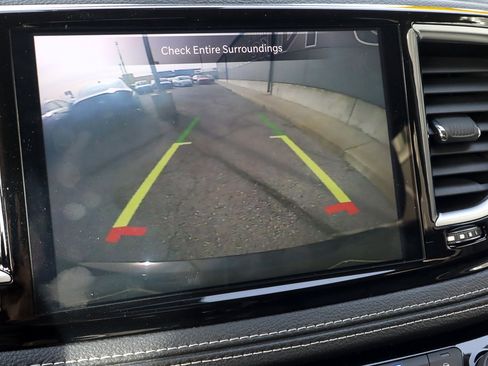 Used 2024 Chrysler Pacifica Limited image 12