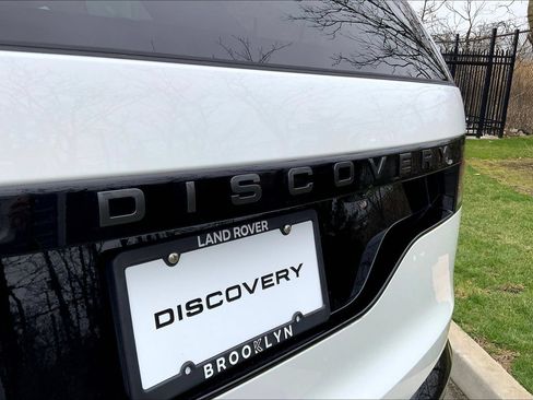 Certified 2025 Land Rover Discovery Dynamic SE AWD/4WD image 9