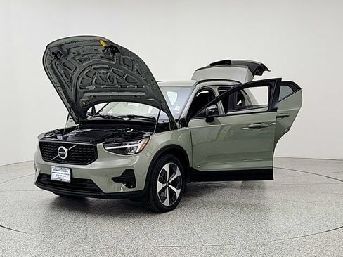 Certified 2024 Volvo XC40 B5 Core AWD/4WD image 9
