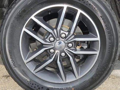 Used 2017 Jeep Grand Cherokee Limited w/ Luxury Group II image 27