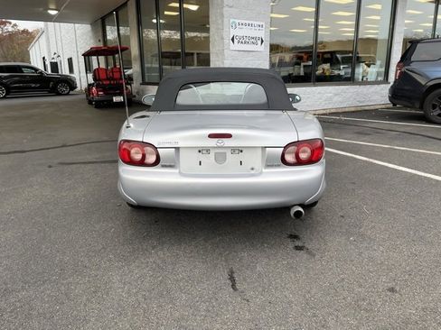 Used 2003 MAZDA MX-5 Miata image 6