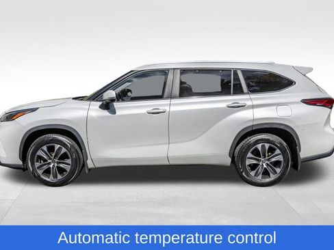 Used 2023 Toyota Highlander XLE AWD/4WD image 11