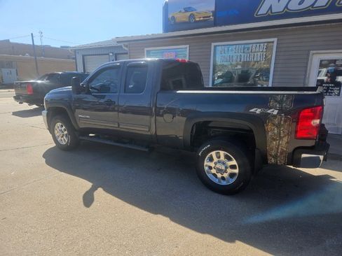 Used 2011 Chevrolet Silverado 2500 LT w/ Interior Plus Package image 2