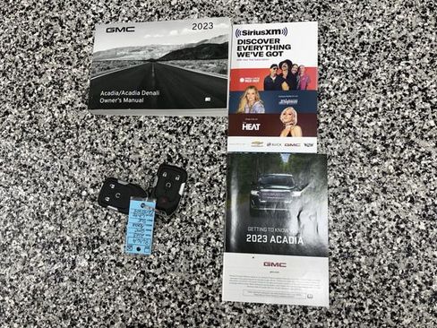 Used 2023 GMC Acadia SLE image 21