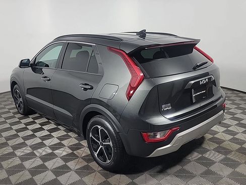 Used 2025 Kia Niro LX image 10