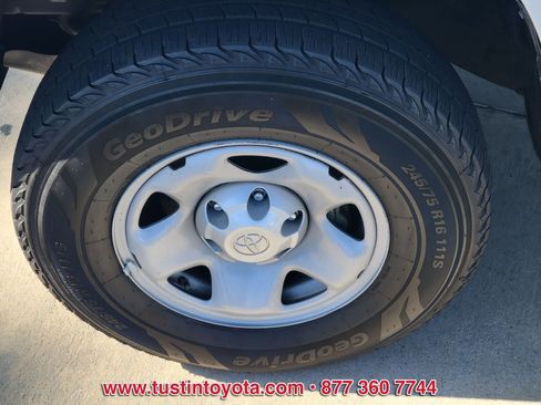 Certified 2021 Toyota Tacoma SR5 image 9