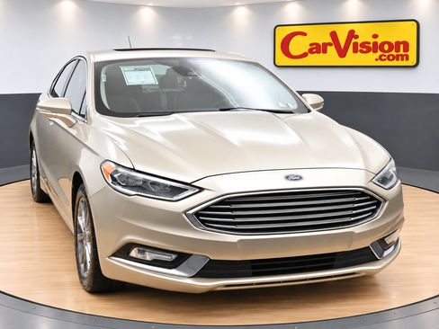 Used 2018 Ford Fusion Energi Titanium FWD image 3