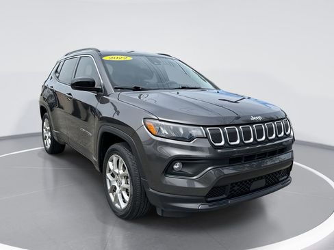 Used 2022 Jeep Compass Latitude AWD/4WD image 1