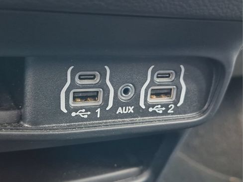 Used 2025 Chrysler Pacifica Select FWD image 25