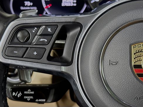 Used 2021 Porsche Cayenne w/ Driver Memory Package image 13