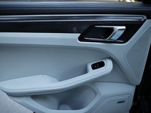 New 2026 Porsche Macan image 25