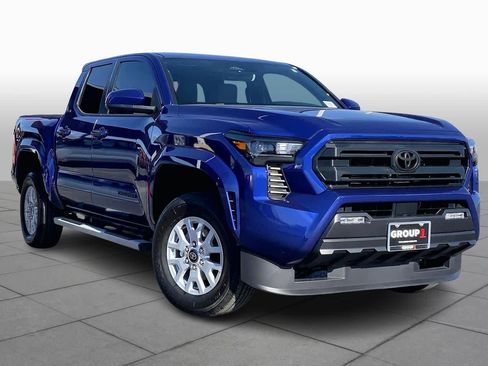 Used 2025 Toyota Tacoma SR5 image 3