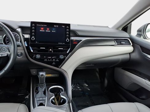 Used 2021 Toyota Camry XLE image 13