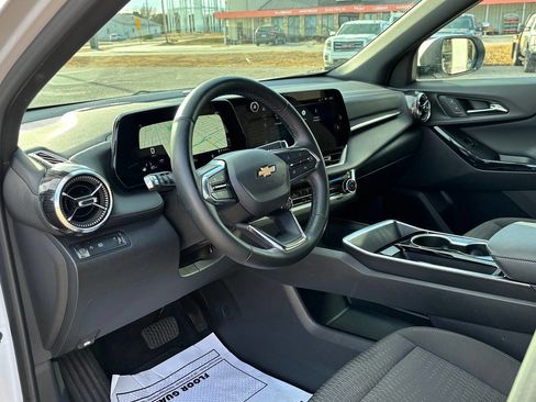 Used 2025 Chevrolet Equinox LT image 9