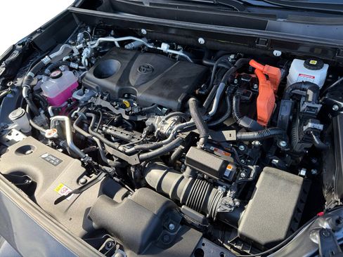 Used 2024 Toyota RAV4 SE image 12