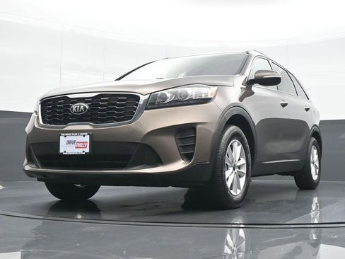 Used 2019 Kia Sorento LX w/ LX Convenience Package image 16