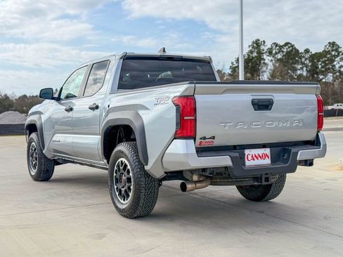 Used 2024 Toyota Tacoma TRD Off-Road AWD/4WD image 15