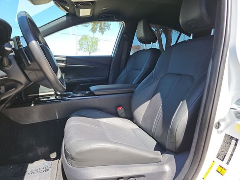 Used 2025 Toyota Camry XSE FWD image 9