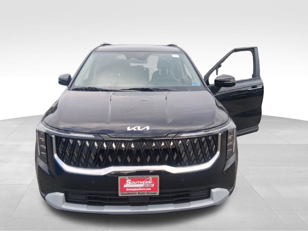 Certified 2026 Kia Carnival FWD image 2