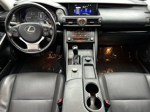 Used 2017 Lexus IS 300 AWD image 3