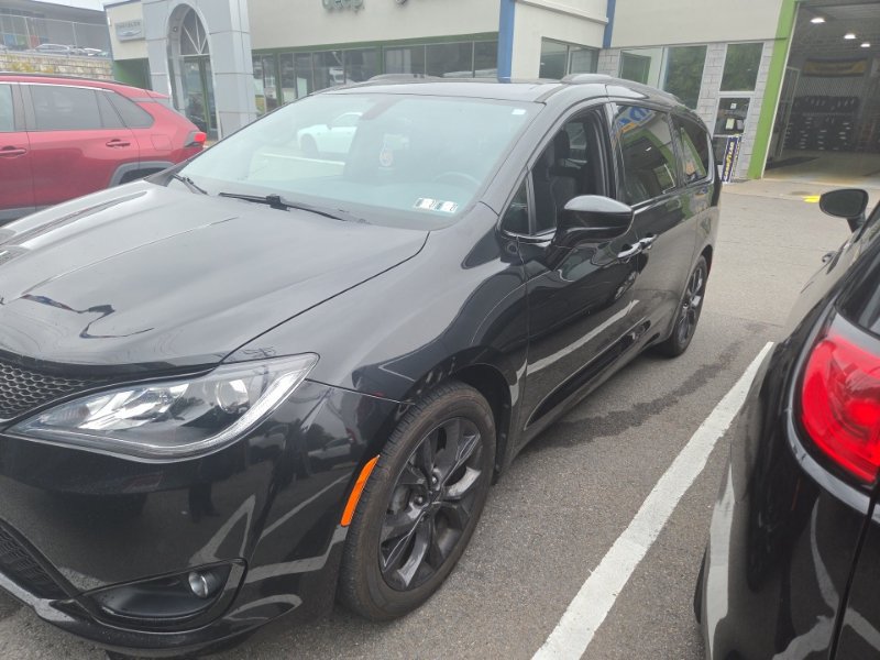 Used 2019 Chrysler Pacifica Touring Plus w/ S Appearance Package FWD image 3
