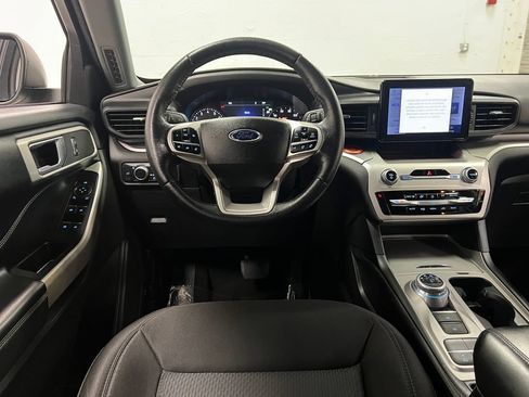 Used 2022 Ford Explorer XLT RWD image 16