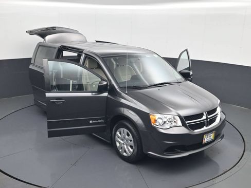 Used 2016 Dodge Grand Caravan SE w/ Quick Order Package 29E SE FWD image 31