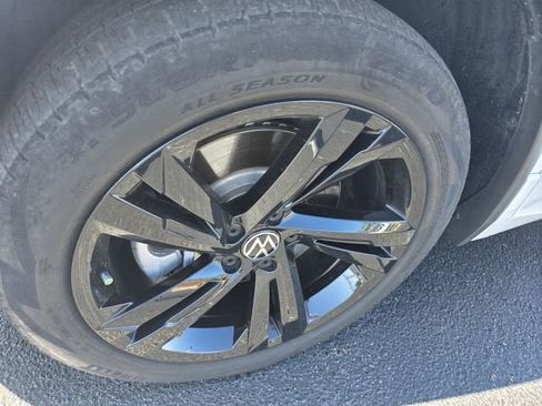 Used 2023 Volkswagen Tiguan SE R-Line image 10